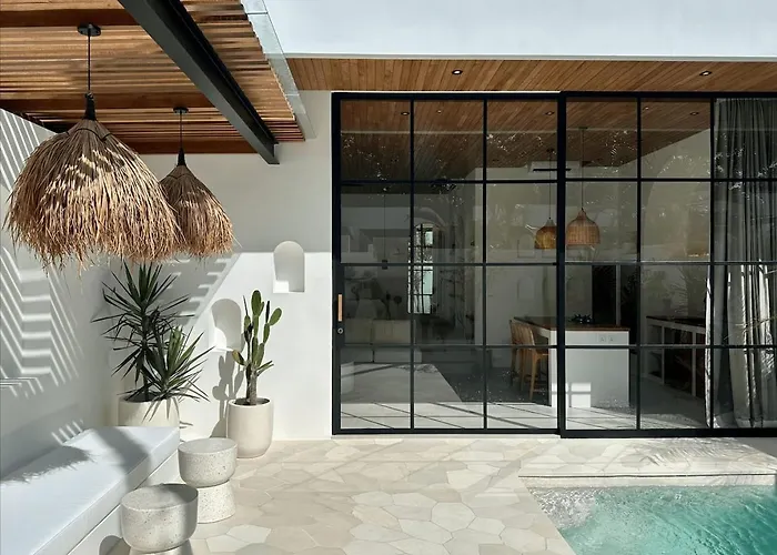 Villa The By The Young