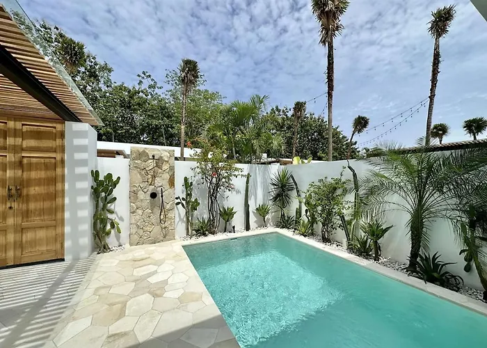 Villa The By The Young