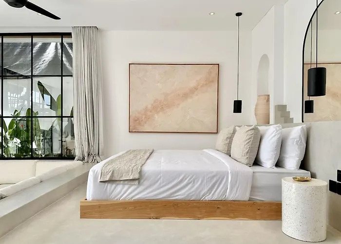 Villa The By The Young
