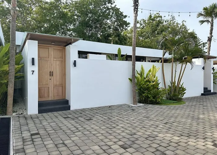 Villa The By The Young