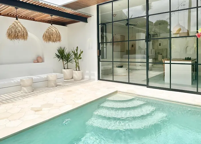 Villa The By The Young